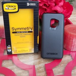 Black Samsung S9 OtterBox Symmetry Case
